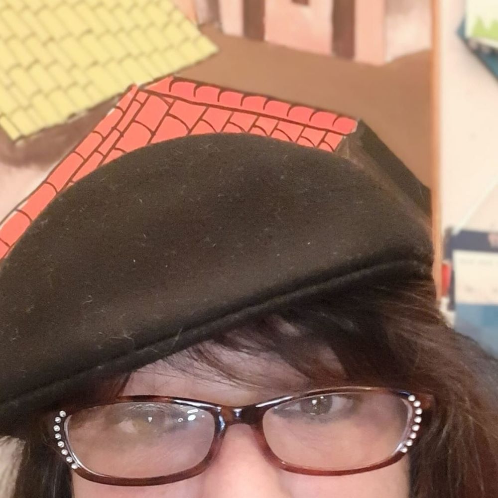 Meet your Posher, Crystal